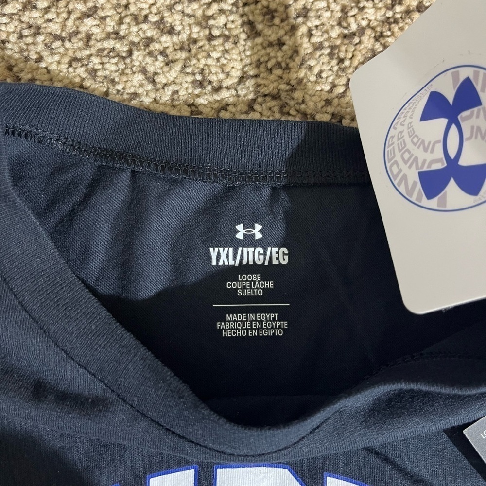 NWT youth extra large under Armour shirt - Picture 3 of 5